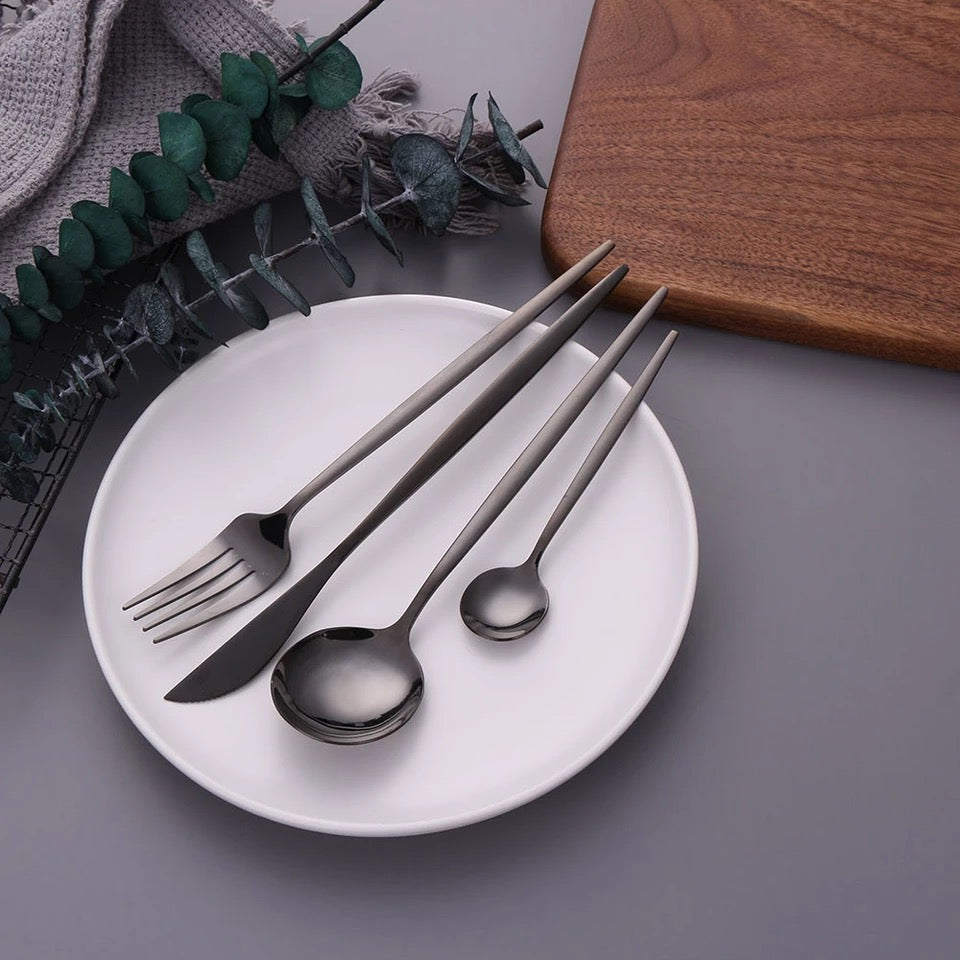 طقم أدوات مائدة أسود من الفولاذ المقاوم للصدأ لـ 6 أشخاص
