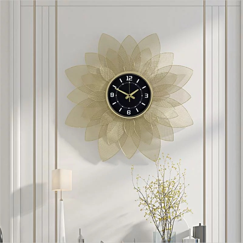 ساعة حائط حديد معدنية ذهبية مع قرص أسود حجم 70x70